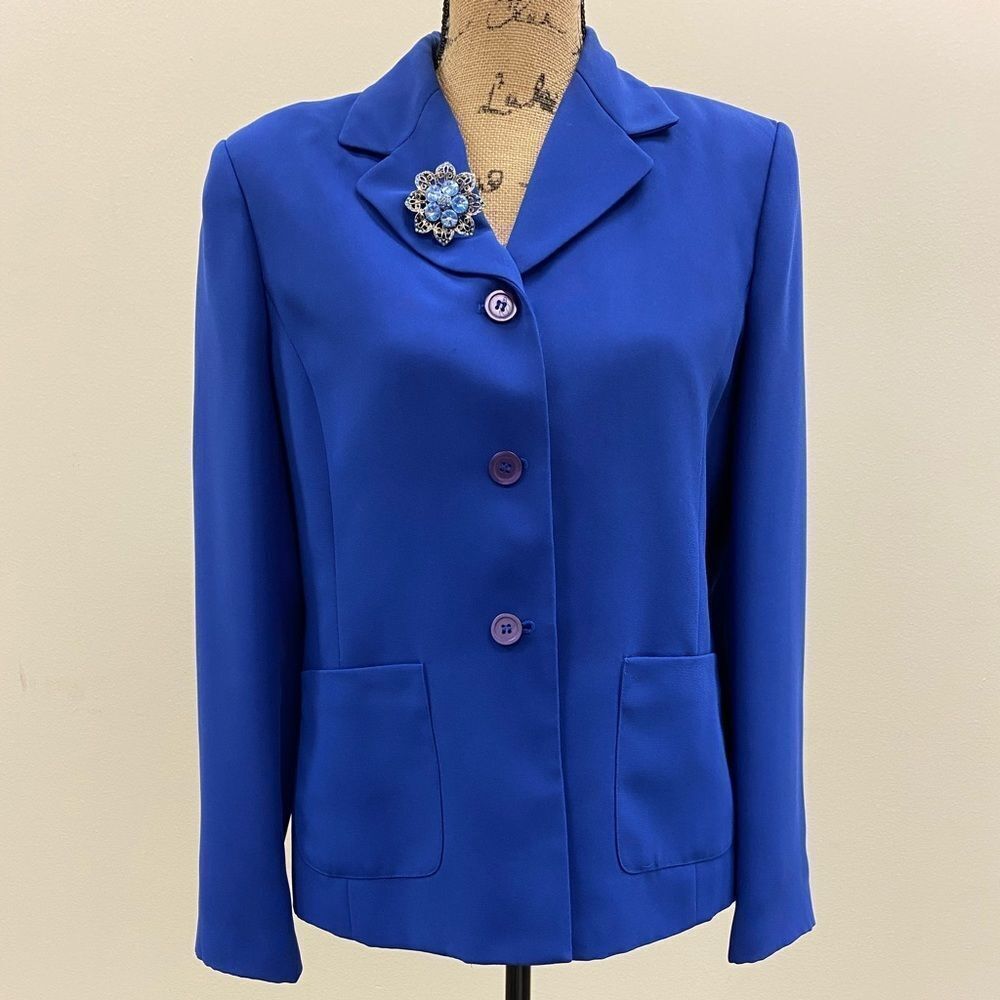 EMMA‎ James by Liz Claiborne academia blue 3 button blazer with accent brooch